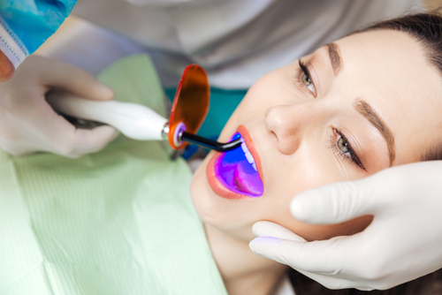La tecnología dental láser ofrece tratamientos cómodos y eficaces