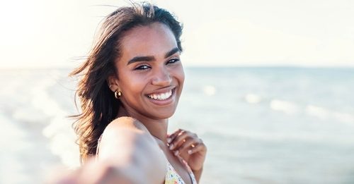 Las sonrisas bonitas empiezan por unos dientes y encías sanos