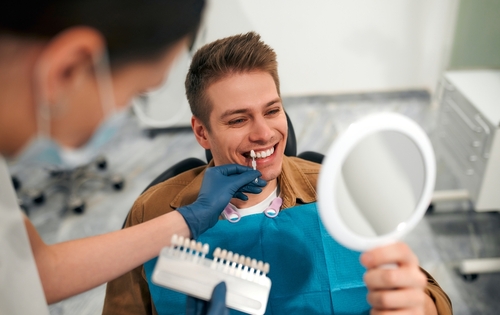 Carillas Dentales vs Coronas en Melbourne, FL | Odontología Cosmética